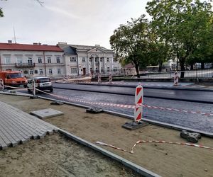 Siedlce: trwa budowa nowej nawierzchni na skrzyżowaniu ulic Piłsudskiego, Floriańskiej, Starowiejskiej i Kościuszki