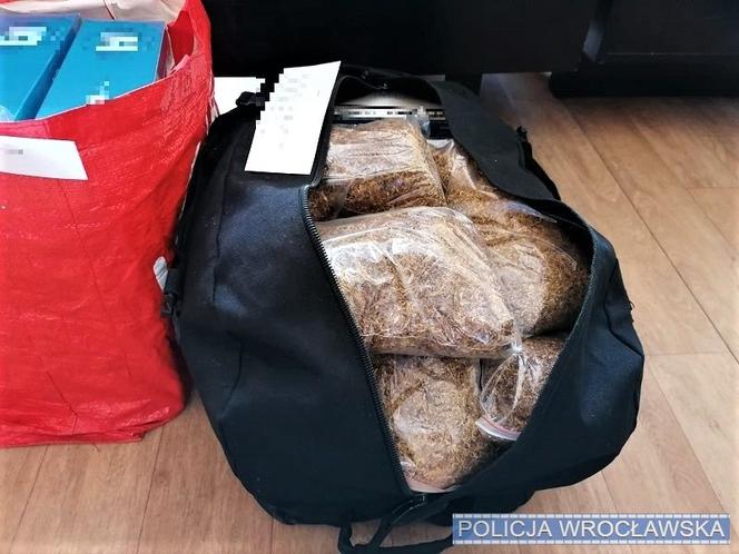 Kilkanaście tysięcy nielegalnych papierosów przejęte przez wrocławskich policjantów