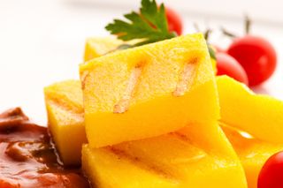 Polenta: co to jest? Przepisy na dania z polentą