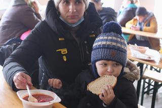 Horror na Centralnym. Bez prysznica, z dziećmi na posadzce. Dramatyczne historie uchodźców z Ukrainy