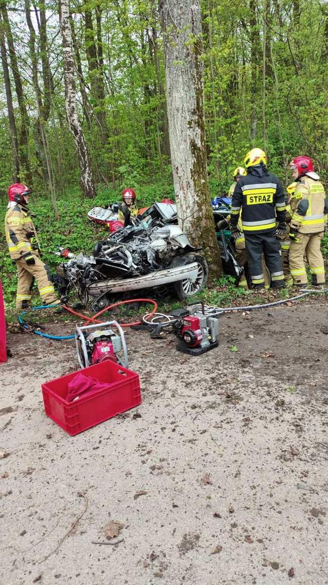 Tragiczny wypadek pod Bartoszycami. 22-letnia pasażerka nie żyje