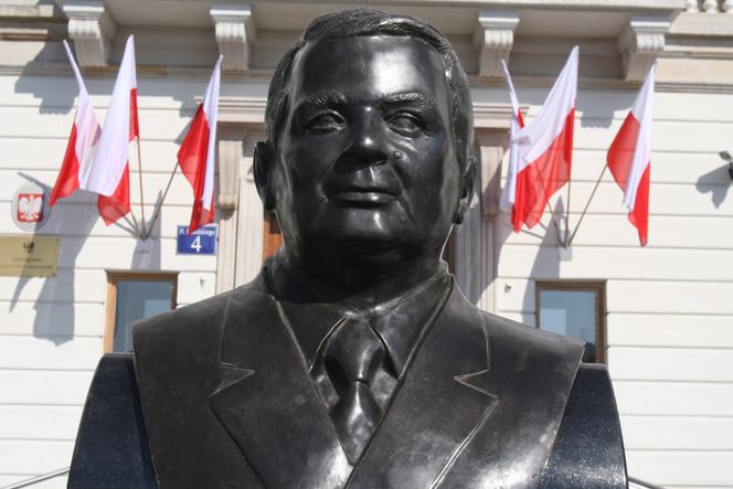 Pomnik Lecha Kaczyńskiego w Warszawie