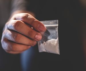 Chemsex: czym jest i jakie niesie za sobą zagrożenia? 