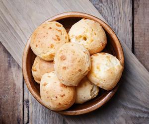 Szybkie serowe paszteciki z patelni. Idealna przekąska w ciągu dnia