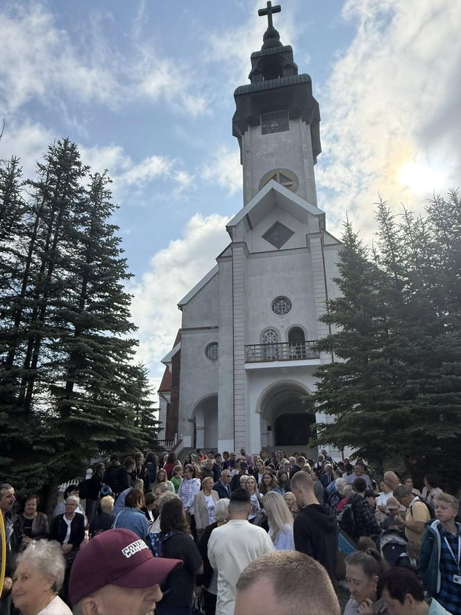 Ruszyła 47. Pielgrzymka Diecezji Radomskiej na Jasną Górę. Modlitwa i śpiew