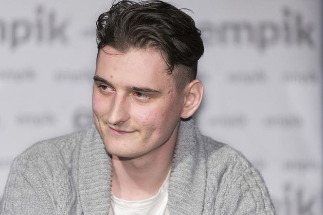Dawid POdsiadło zgolił wąsy