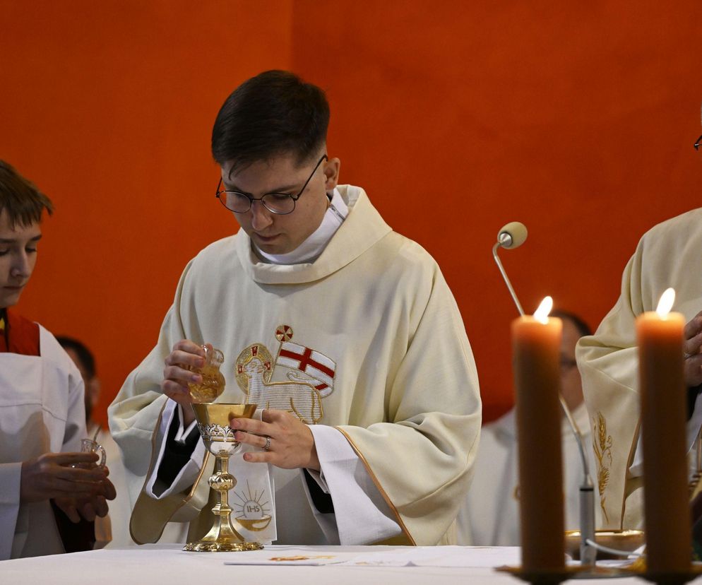 Święcenia diakonatu w parafii pw. św. Krzysztofa w Szczecinku. Sakrament z rąk biskupa Krzysztofa Zadarki otrzymał kl. Szymon Pawluczuk