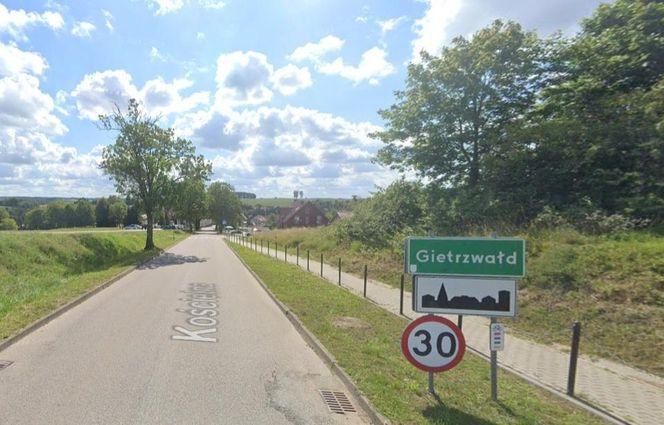 Do tej wsi w woj. warmińsko-mazurskim zjeżdżają tłumy. Nie dla atrakcji turystycznych 