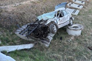 Tragiczne zderzenie osobówki z szynobusem na Mazowszu. Nie żyje 59-letni mężczyzna