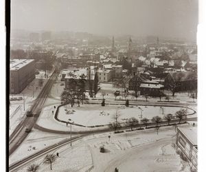 Zielona Góra w zimowej aurze. Czesław Łuniewicz uchwycił zimę kilkadziesiąt lat temu na fotografiach