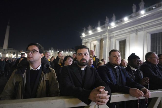 To ostatnie dni papieża Franciszka? Watykan szykuje się do pochówku. "Żadnych urlopów"