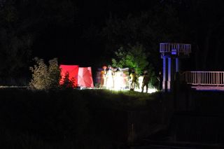 Koszmar pod Warszawą. Ciało zwisało głową w dół z zapory wodnej