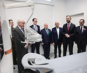 Nowoczesny tomograf w krakowskim szpitalu wojskowym. Sprzęt z funduszy KPO zaprezentował szef MON