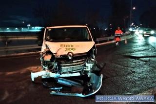 Bus zderzył się z ciężarówką na autostradzie A4 pod Wrocławiem. Jedna osoba ranna