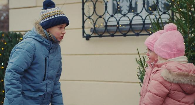 	Święta w M jak miłość odcinek specjalny.Misiek (Aleksander Bożyk), bliźniaczki Emilka i Zuzia (Julia,Marcelina Kempka)