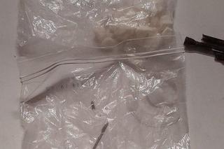 Naćpani wychowywali dziecko na melinie. Obok zabawek stosy narkotyków!