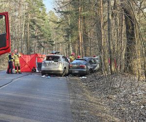 Wypadek w Jaworznie w Seacie zginęła matka, 2 letnie dziecko przeżyło.