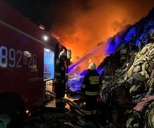 Pożar składowiska tekstyliów w Kamieńcu