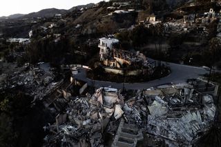 Strażacy walczą z pożarami w Kalifornii. 88 tysięcy osób objęto nakazem ewakuacji