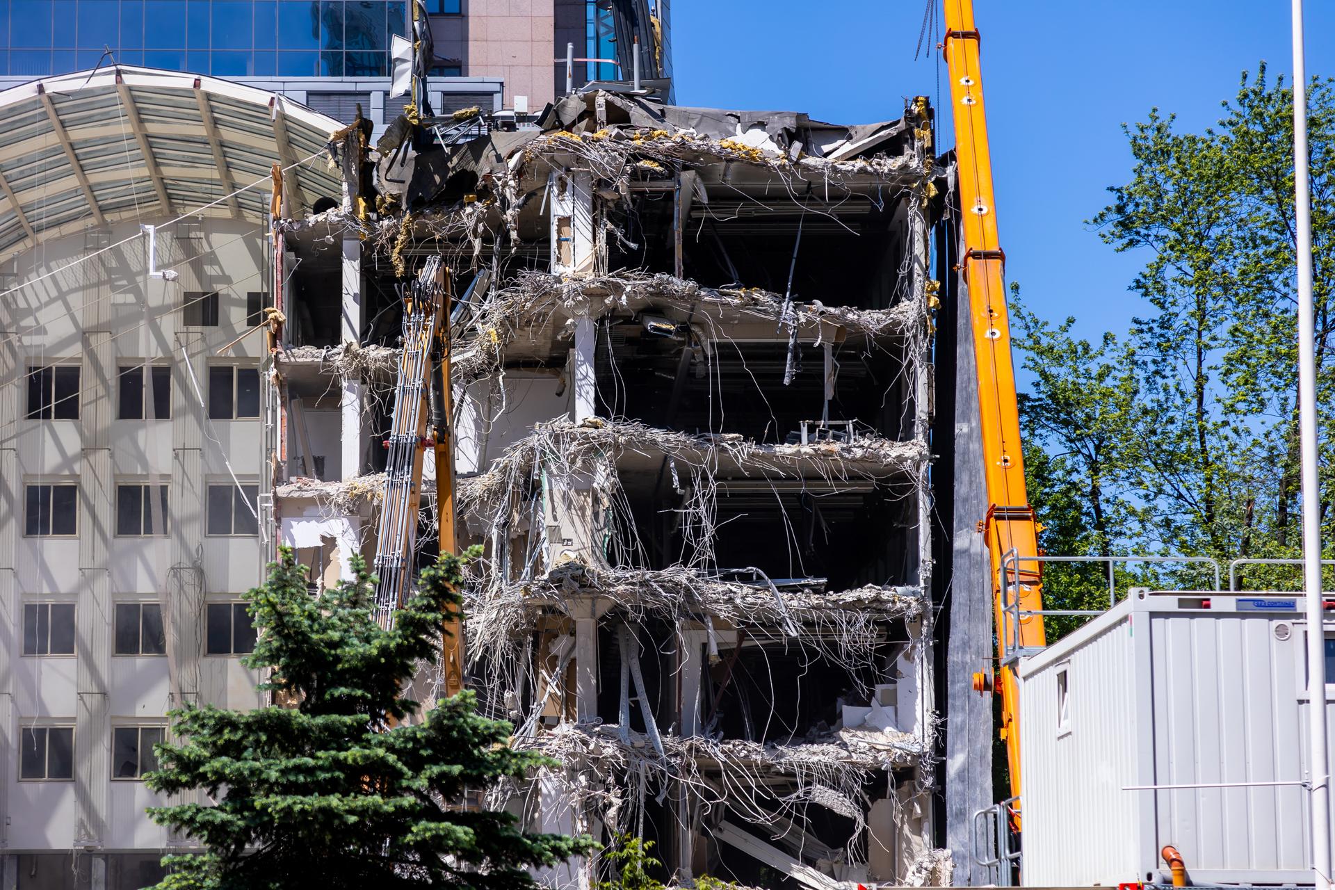 Rozbiórka biurowca Atrium International w Warszawie