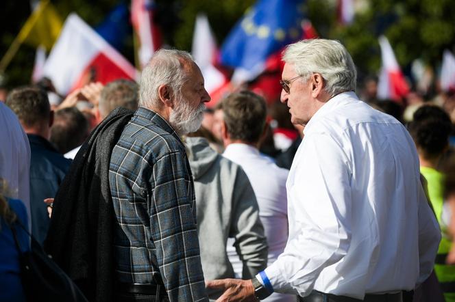 Ruszył Marsz Miliona Serc! Ogromne tłumy Polaków na ulicach Warszawy [ZDJĘCIA]