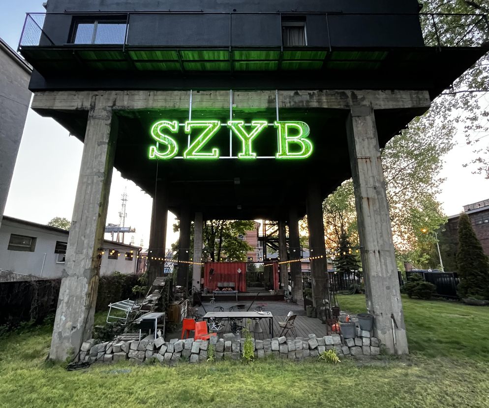 Znany architekt ma na swoim domu neon. Odnowiła do fundacja Neon Silesia