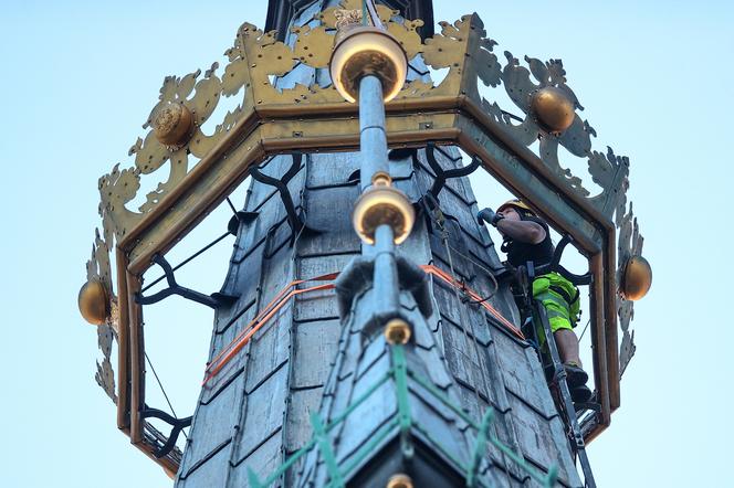 Zdjęcie korony królewskiej z wieży bazyliki Mariackiej