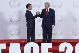 Emmanuel Macron i Donald Trump w Sharm el-Sheikh