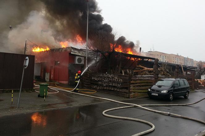 Pożar w Bieruniu: Spalił się zakładowy dom kultury Karlik [ZDJĘCIA]