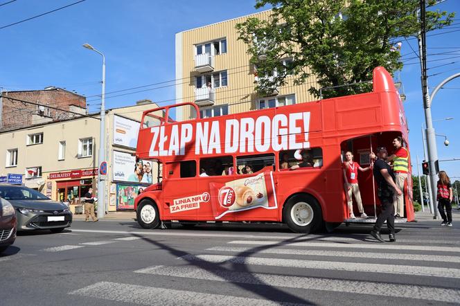 Czerwony autobus linii 7Days już na ulicach Lublina! Za nami inauguracja trasy podczas parady studentów