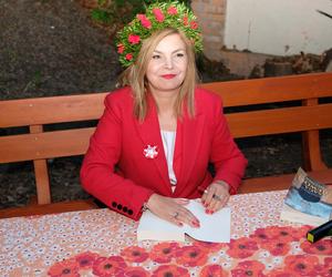 Aldona Wleklak promowała trzecią część Sagi niewoli w Wielkopolsce. Kto przyszedł jej pogratulować?