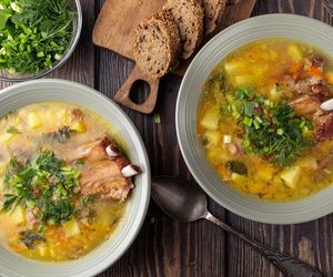 Pyszna i aromatyczna grochówka na bogato. To najlepsza zupa na jesienne chłody 