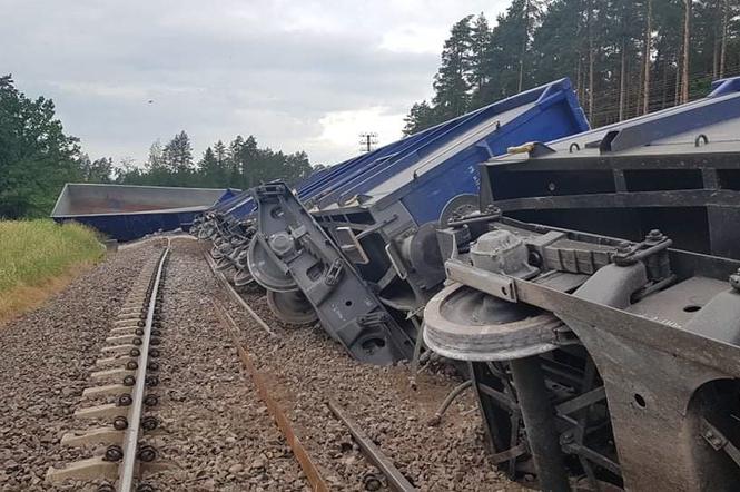 Wykolejenie pociągu towarowego na trasie Suwałki - Augustów. Ruch wstrzymany