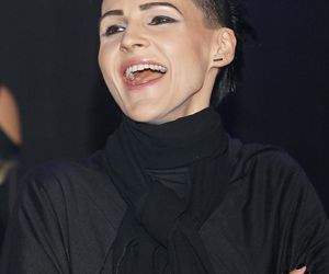 Chylińska nieźle się zmieniła. Duże usta i gładka twarz. Poznajecie ją jeszcze?