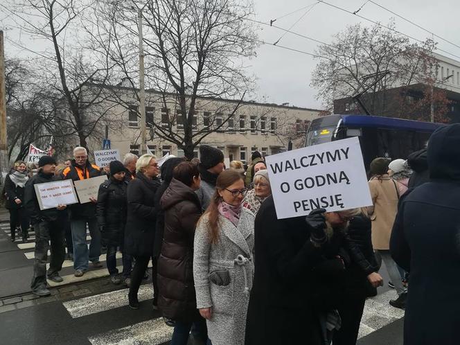 Pracownicy sądów protestują we Wrocławiu