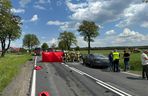 Śmiertelny wypadek na DK12 pod Opocznem. Nie żyje młoda kobieta. W zderzeniu kilku pojazdów brała udział więźniarka [ZDJĘCIA].
