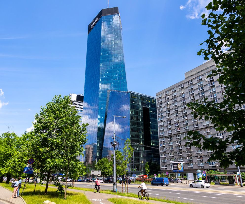 Znany deweloper zapłacił 77 mln zł za... parking między blokami. Co planuje?