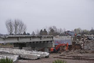 Trwa wyburzanie starego mostu Załęskiego w Rzeszowie