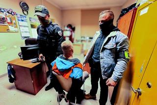 Pseudokibice wyciągnęli 15-latka ze szkoły i pobili. Nie spodobała im się bluza