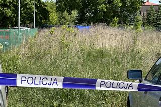 W krzakach leżały zakrwawione zwłoki mężczyzny. Makabryczne odkrycie w Wołominie