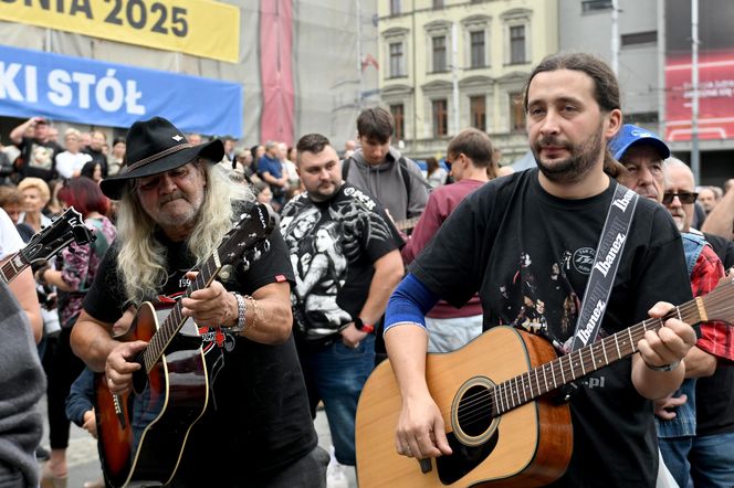 Gitarowe granie z zespołem Dżem na Rynku w Katowicach