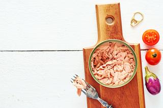 Rolada z tuńczykiem - przepis na danie z tuńczykiem z puszki