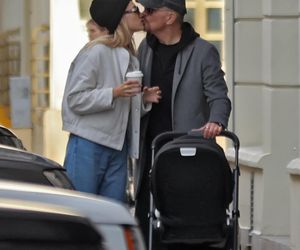 Krzysztof Ibisz z rodziną na spacerze