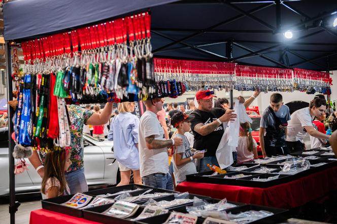 Szybkie samochody, drogowe akrobacje oraz piękne kobiety. Tak było na Tuning Show Expo w Krakowie