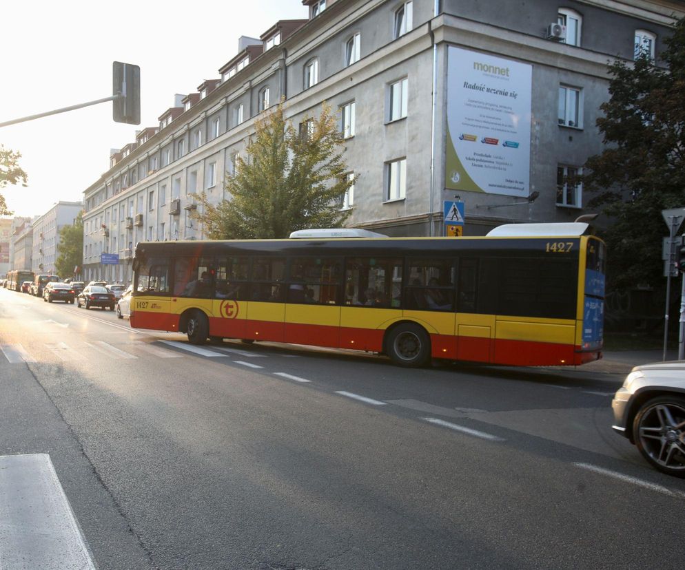 Specjalne autobusy i tramwaje ruszą przez Warszawę. Zabiorą pasażerów tylko jednego dnia