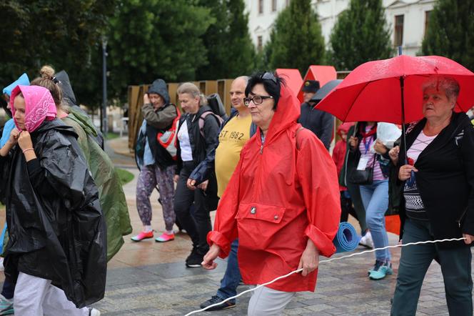 Lubelska Piesza Pielgrzymka na Jasną Górę 2024. Pątnikom deszcz niestraszny!