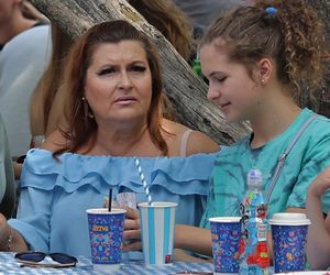 Katarzyna Skrzynecka. Zabrała rodzinę na targ śniadaniowy w kusych szortach