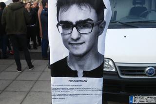 Policja i Fundacja Itaka włączają się w poszukiwania 19-letniego Dawida. Ostatni raz widziano go w centrum Wrocławia [ZDJĘCIA]