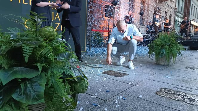 Mirosław Ziętarski z Katarzynką w Piernikowej Alei Gwiazd