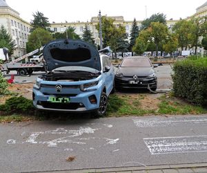 Urządził sobie tor przeszkód na Puławskiej. Rozbił BMW pod budynkiem komendy